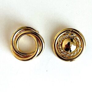 Jeri-Lou Two Vintage Gold Tone Scarf Clips
